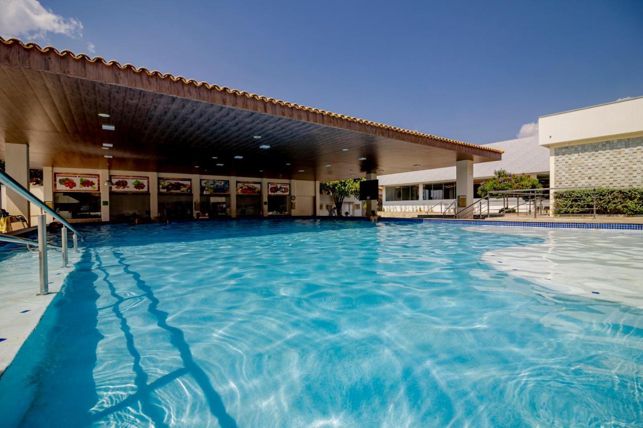 Diroma Resort Com Um Dia No Acqua Park Caldas Novas Luaran gambar