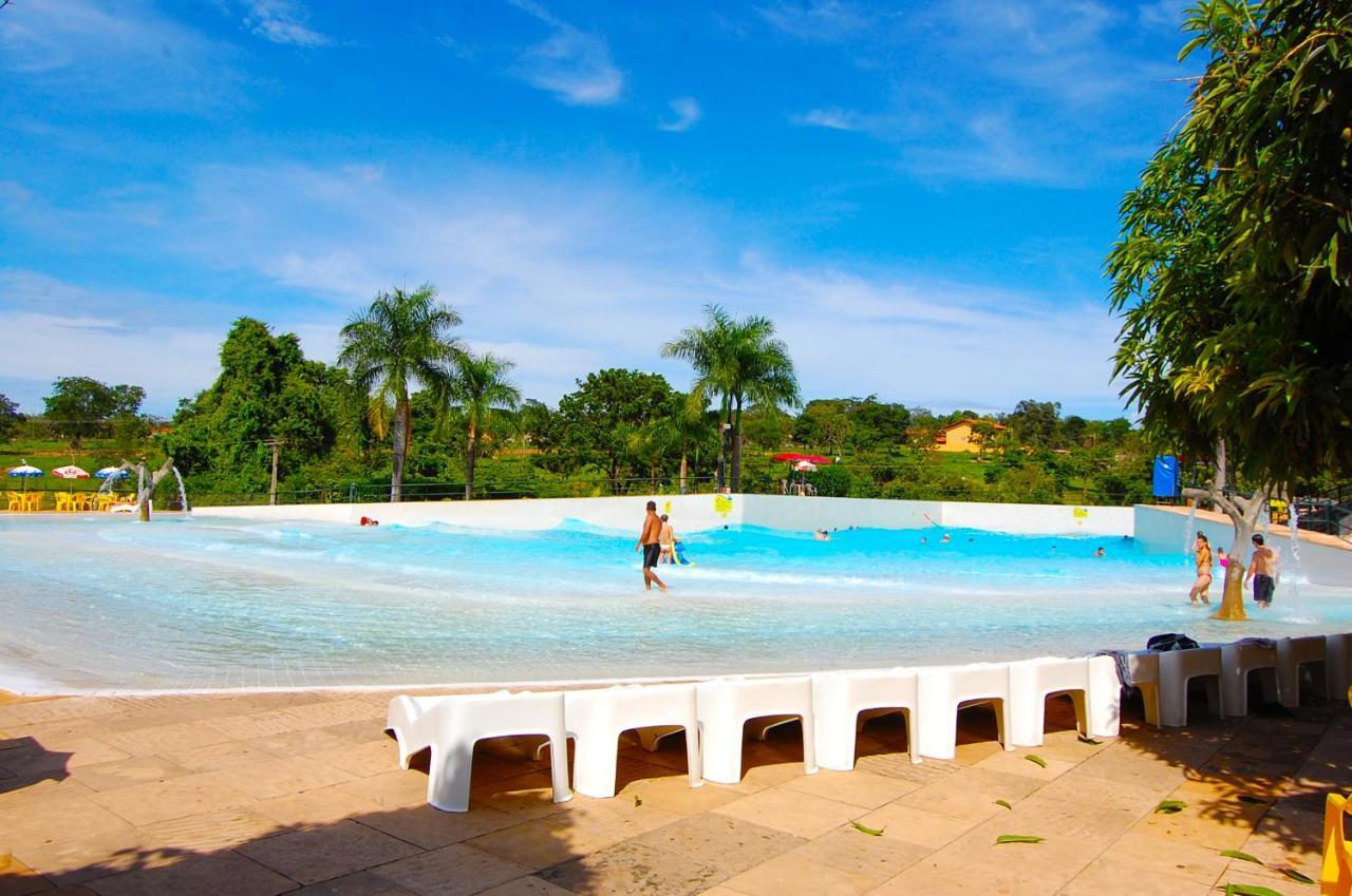 Diroma Resort Com Um Dia No Acqua Park Caldas Novas Luaran gambar